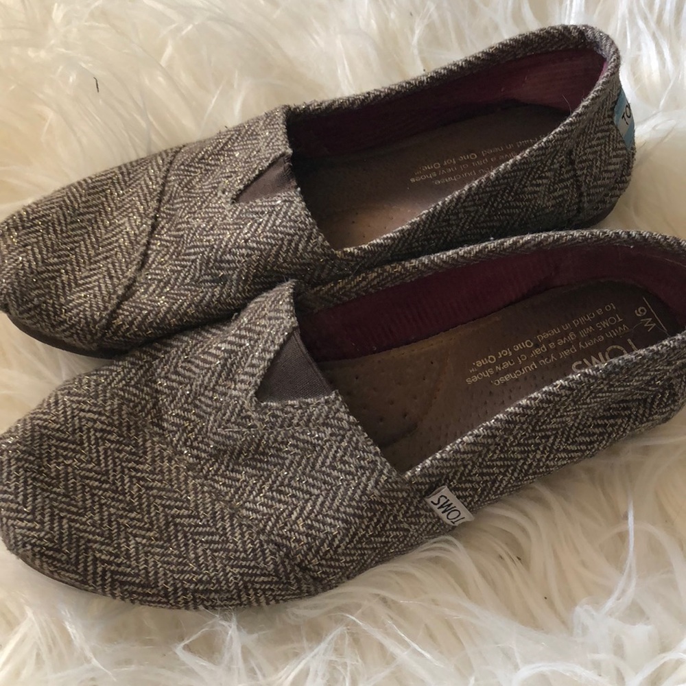 Tan Chevron Toms with sparkle and maroon lining